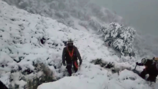Quejas en Catamarca por el trato que recibieron los bomberos que rescataron a la comitiva presidencial