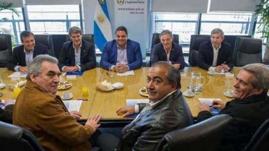 El Gobierno convocó a la CGT para una reunión para evitar el paro general