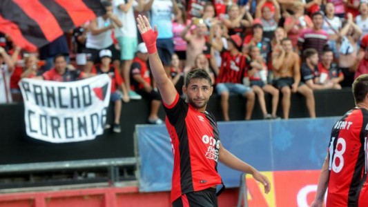 Alan Ruiz evalúa su salida de Colón tras la agresión de barras del club