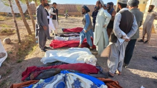 Más de 2.400 personas murieron por sismos en el oeste de Afganistán