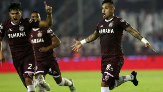 Lanús le ganó a Banfield y sigue puntero