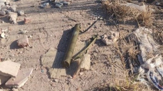 Un hombre escapó al ver a la Policía y en el camino descartó una bazuka