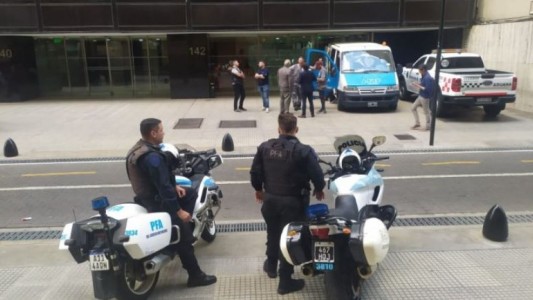 Con el dólar blue a $1.010, allanaron una decena de casas de cambio en la City porteña