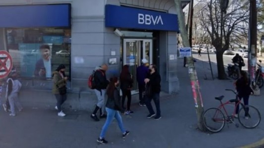 Encontraron a una pareja teniendo relaciones sexuales en un cajero automático en Florencio Varela