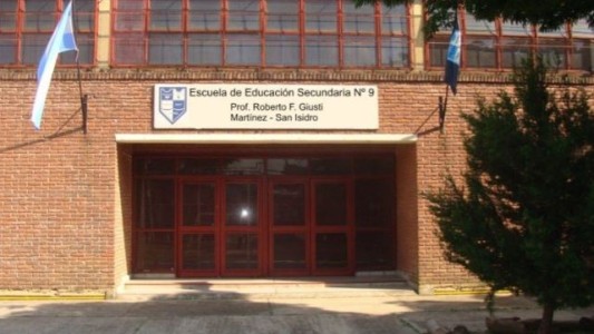 Un estudiante de 18 años fue armado al colegio en Martínez y amenazó a sus compañeros