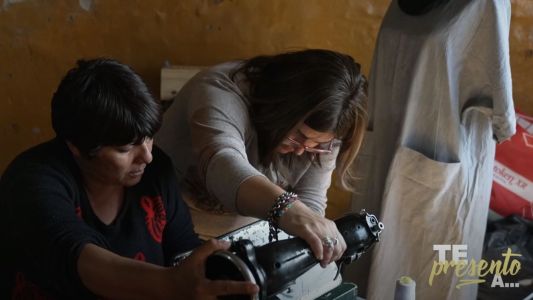 Te presento: Mónica, la costurera solidaria que ayuda a mujeres sin esperar nada a cambio