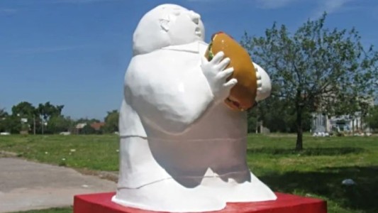 El triste final del monumento al sánguche de milanesa de Tucumán