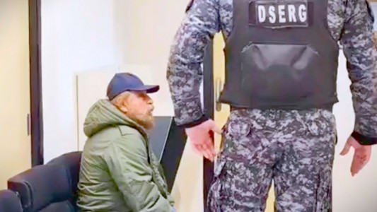 Mató a su pareja embarazada y estuvo prófugo 22 años: ahora se entregó para pedir su libertad