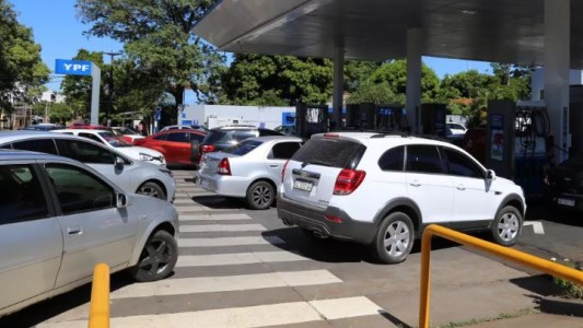 "Falta de dólares para importar": advierten que escasez de combustible puede durar semanas