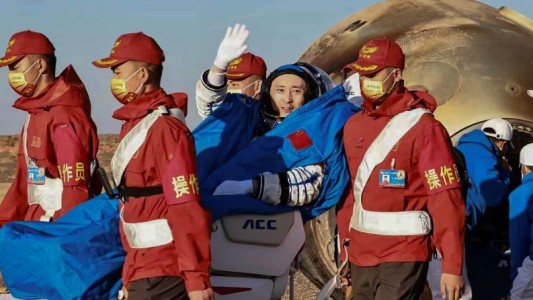 Tres astronautas chinos regresaron de una misión "exitosa" en una estación espacial
