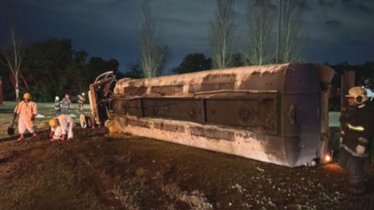 Accidente fatal en Soldati: volcó un camión de aceite y murió el conductor