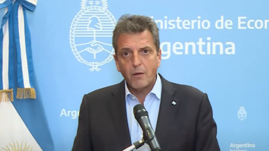 Massa anunció la suspensión de los impuestos que impactan en el precio de los combustibles