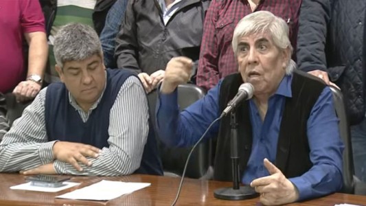 Camioneros consiguió un aumento del 25% y suspendió el paro