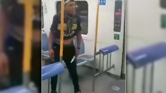 Se enojó porque perdió Boca, y amenazó a los pasajeros un tren con un cuchillo