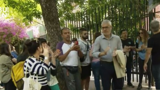 "Aplaudazo" en una escuela desvalijada de Palermo: robaron 64 computadoras del "aula segura" del establecimiento