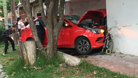 Escapaban de la Policía y atropellaron y mataron a una mujer en silla de ruedas en Isidro Casanova