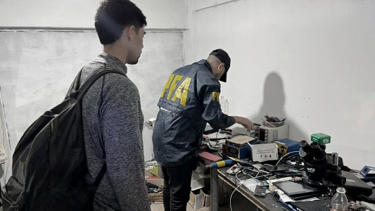 "La mafia del Hentai", la banda acusada de 30 amenazas de bomba: "Somos terroristas"