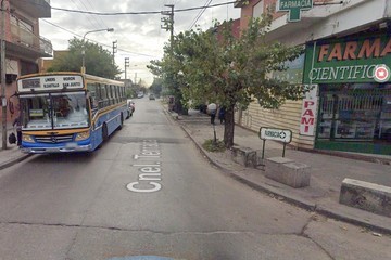 Una policía porteña mató a un ladrón que quiso robarle mientras esperaba el colectivo en San Justo