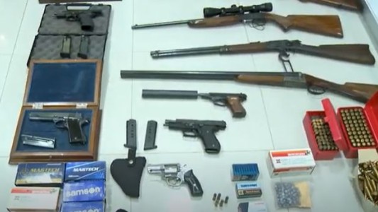 Puerto Madero: Lo denunciaron por amenazas y le encontraron un arsenal de armas de guerra