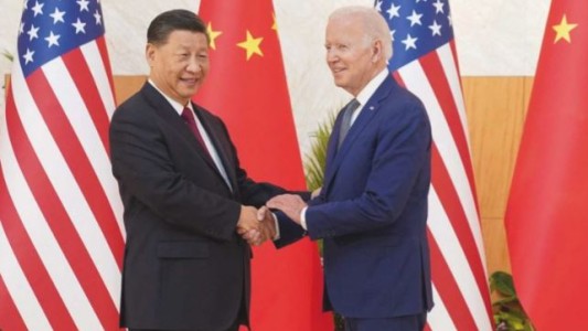 China reaccionó después de que Biden volviera a tildar de "dictador" a Xi Jinping