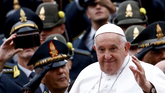 El Papa Francisco se comunicó con Milei para felicitarlo por la victoria electoral