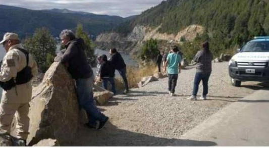 Neuquén: cayó un auto al lago Lácar y murió su conductor