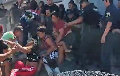 Vecinos intentaron ocupar viviendas en Villa Albertina: 5 detenidas, entre ellas, una embarazada