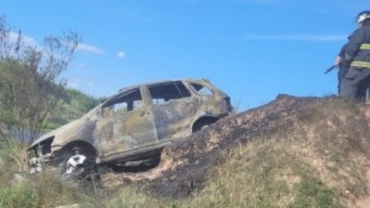 Rosario: Encontraron un cuerpo calcinado dentro de un auto