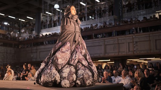 Más de 4.000 asistentes en el desfile anual de la Facultad de Arquitectura Diseño y Urbanismo