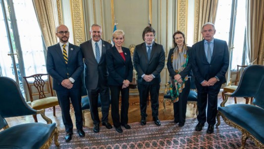 Asume Milei: Estados Unidos ofrece apoyo en negociaciones con el FMI y apunta al litio