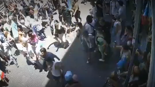 Identificaron al hombre que agredió a Milei con una botella