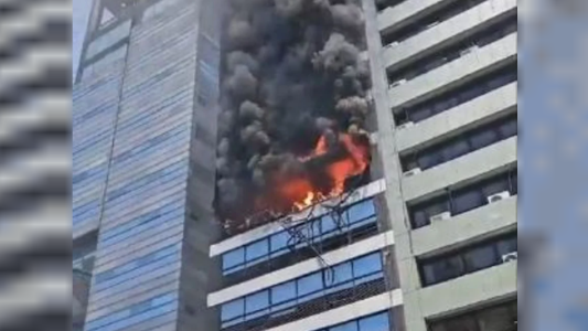 Explosión e incendio al lado de la Secretaría de Trabajo