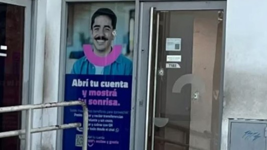 Balearon un banco de Rosario y dejaron una amenaza para Maximiliano Pullaro