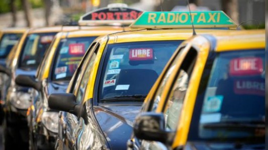 Los taxis de la Ciudad comenzarán el 2024 con un aumento del 50%