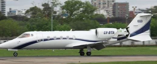 Milei ordena vender los aviones de YPF, incluido el que usaba CFK