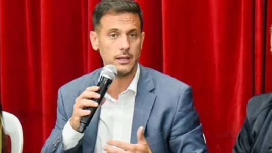 El intendente de Lanús anunció un bono de $100.000 para los empleados municipales