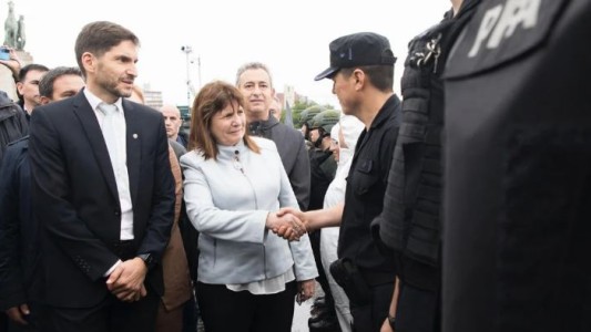 Junto a Pullaro y Javkin, Bullrich presentó el "Plan Bandera" en Rosario: "Acá no se hace lo que se quiere"