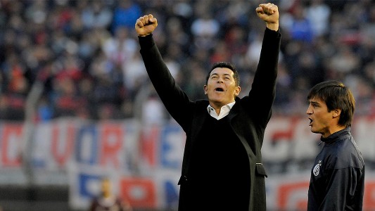 Federación española de fútbol le negó el permiso a Almirón para dirigir en ese país