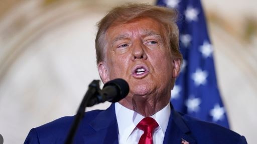 Trump desató otra polémica al decir que "los migrantes están envenenando la sangre" de EEUU