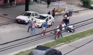 Tucumán: vecinos lincharon a dos motochorros que quisieron robar un bolso con dinero