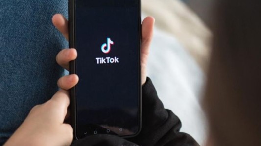Peligros del autodiagnóstico en TikTok: videos "detectan" ansiedad o autismo en un minuto