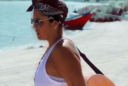 "Me abrió la cabeza", revela una alumna del guitarrista de la banda Suéter que se relanza como solista