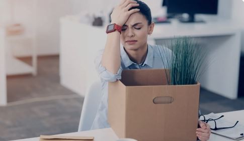 Trabajadora sometida a maltrato laboral deberá ser indemnizada por su empleadora y su superior