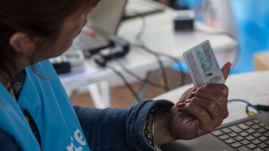 El Gobierno aumentó las tarifas para obtener DNI y Pasaporte: cuánto pasaron a costar los trámites