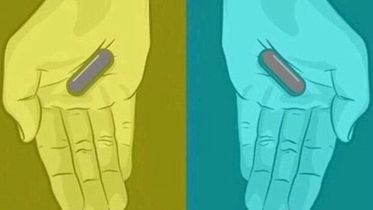 ¿De qué color ves estas píldoras: las dos grises o una azul y la otra roja?