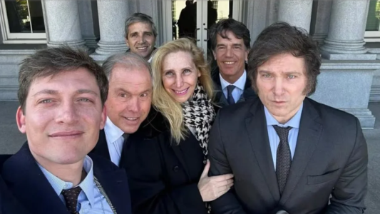 Milei viaja al Foro de Davos, mientras continúa el movimiento de piezas en su círculo