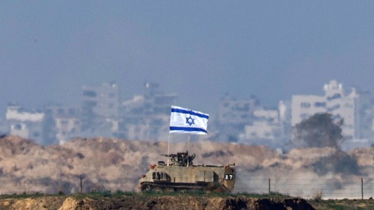 Israel dice que mató a 100 miembros de Hamas, que hoy anunció la muerte de 21 soldados israelíes