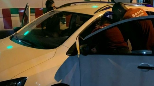 Asesinaron a una mujer delante de su hija para robarle el auto