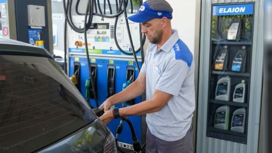 Aumenta la nafta: descongelaron el impuesto al combustible y habrá subas progresivos