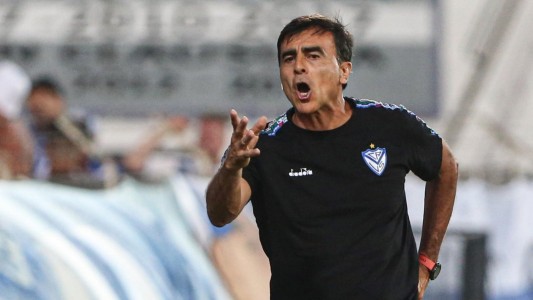 "Es un resultado que da vergüenza", afirmó el DT de Vélez tras caer por goleada ante River